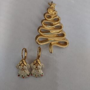 Elegant Gold Christmas Tree Brooch